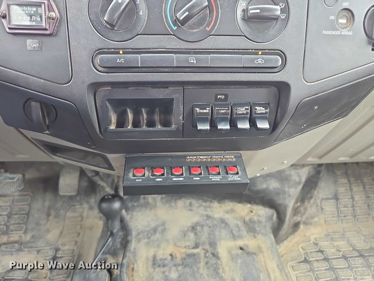 image for item DR3950 2009 Ford F550 XL Super Duty bucket truck