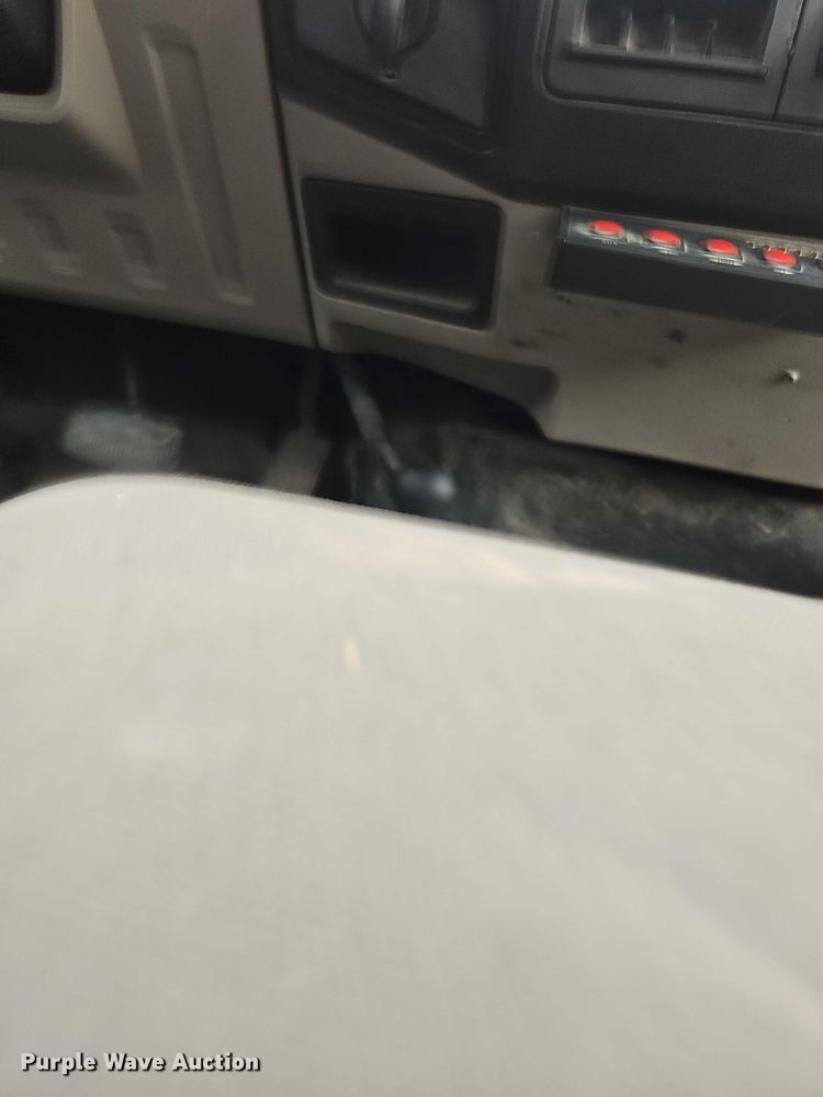 image for item DR3950 2009 Ford F550 XL Super Duty bucket truck