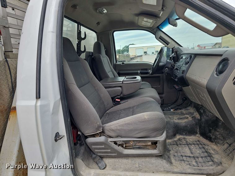 image for item DR3950 2009 Ford F550 XL Super Duty bucket truck