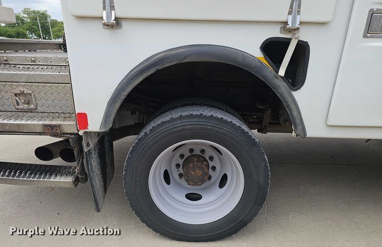 image for item DR3950 2009 Ford F550 XL Super Duty bucket truck