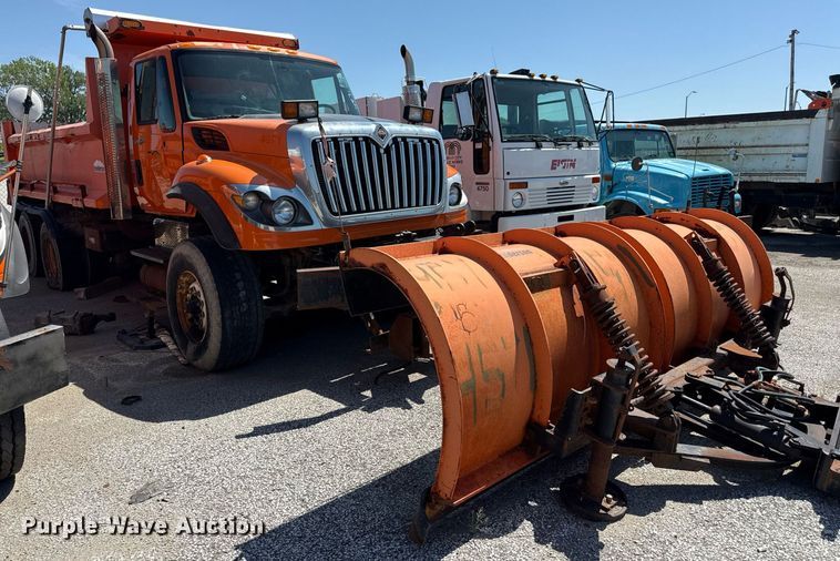 image for item DS4300 2009 International WorkStar 7600 dump truck