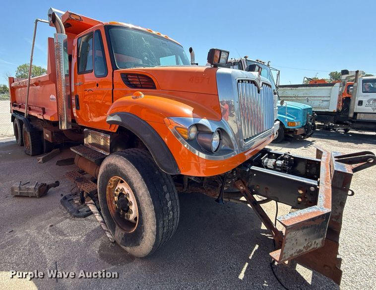 image for item DS4300 2009 International WorkStar 7600 dump truck
