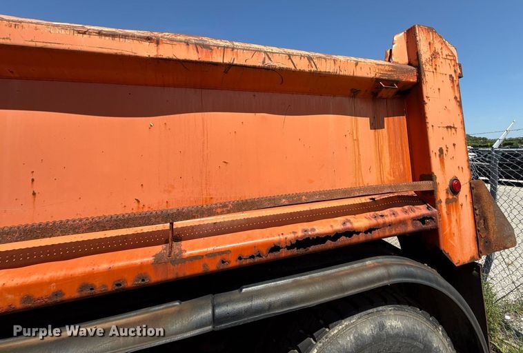 image for item DS4300 2009 International WorkStar 7600 dump truck