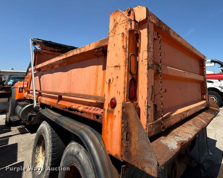 image for item DS4300 2009 International WorkStar 7600 dump truck