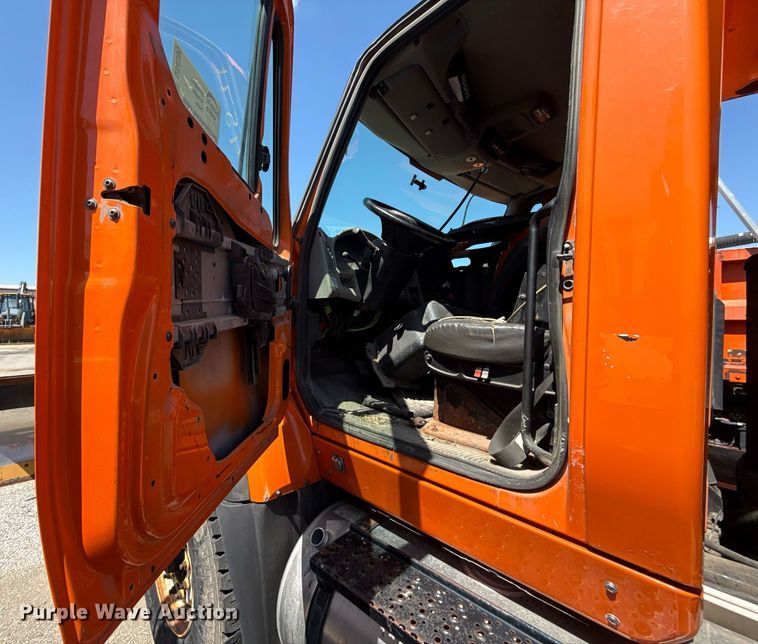 image for item DS4300 2009 International WorkStar 7600 dump truck