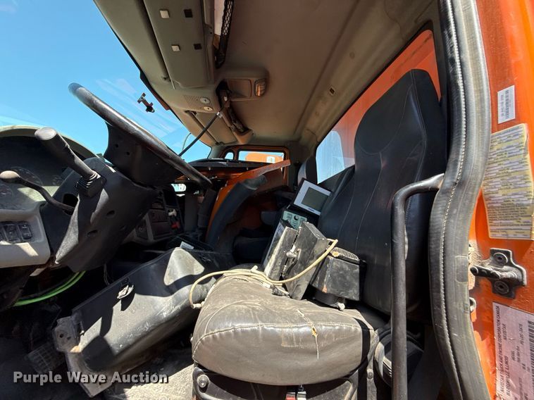 image for item DS4300 2009 International WorkStar 7600 dump truck