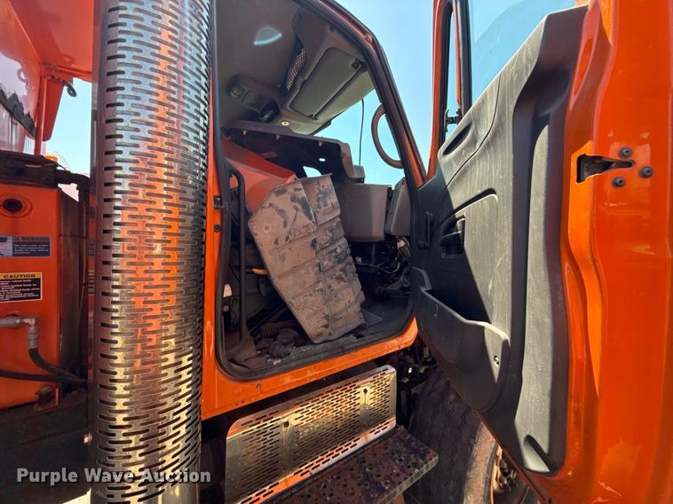 image for item DS4300 2009 International WorkStar 7600 dump truck