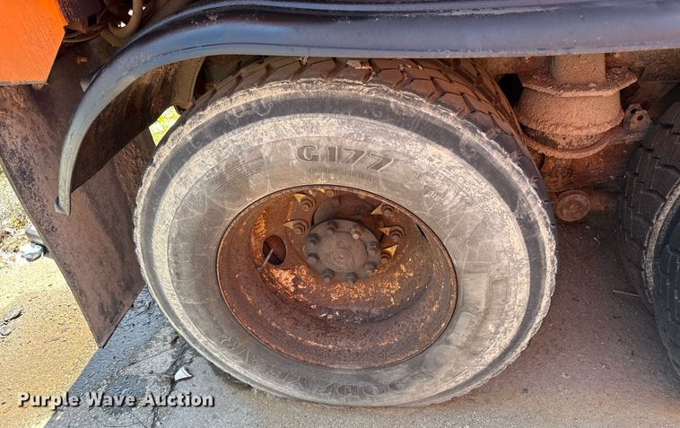 image for item DS4300 2009 International WorkStar 7600 dump truck