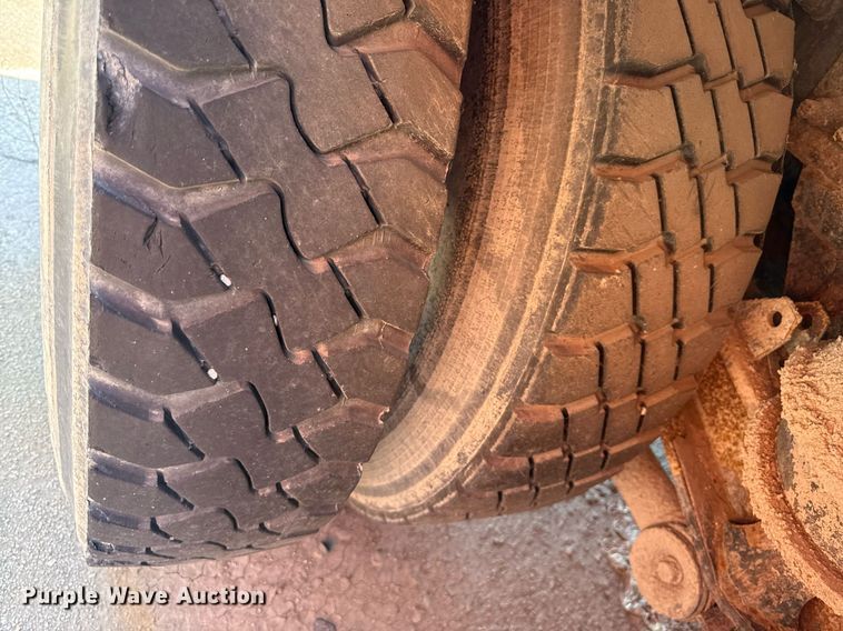 image for item DS4300 2009 International WorkStar 7600 dump truck