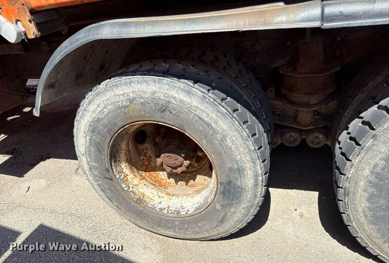 image for item DS4300 2009 International WorkStar 7600 dump truck