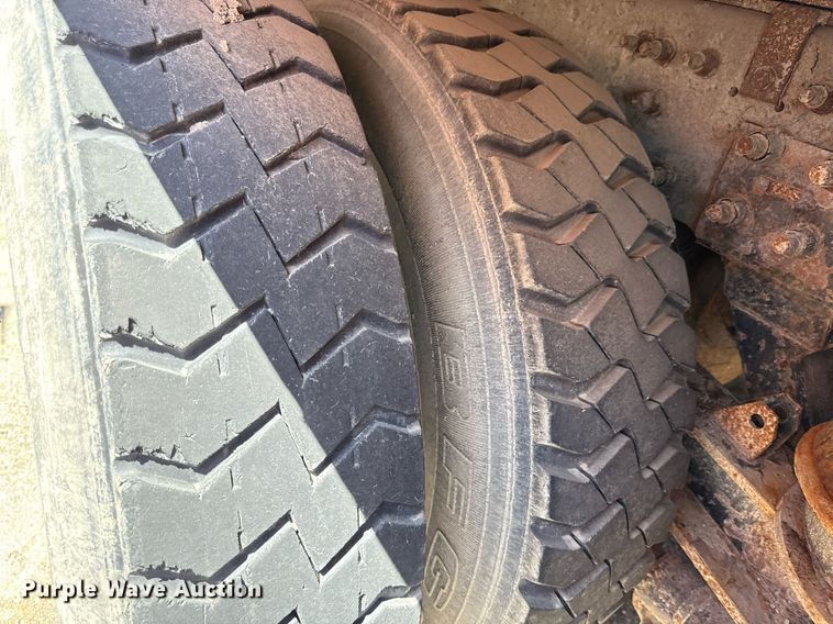 image for item DS4300 2009 International WorkStar 7600 dump truck