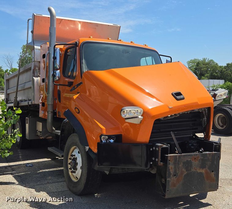 image for item DS4302 2019 Freightliner 114SD dump truck