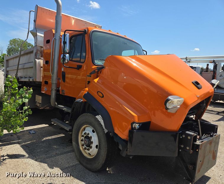 image for item DS4302 2019 Freightliner 114SD dump truck