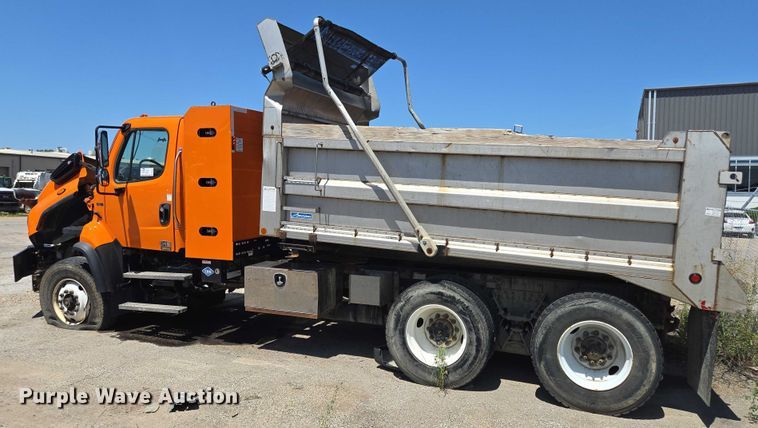 image for item DS4302 2019 Freightliner 114SD dump truck