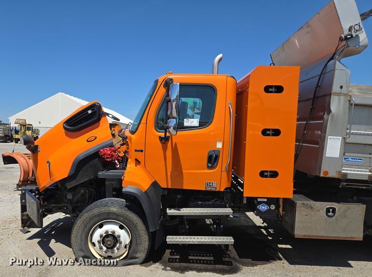 image for item DS4302 2019 Freightliner 114SD dump truck