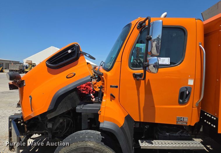 image for item DS4302 2019 Freightliner 114SD dump truck