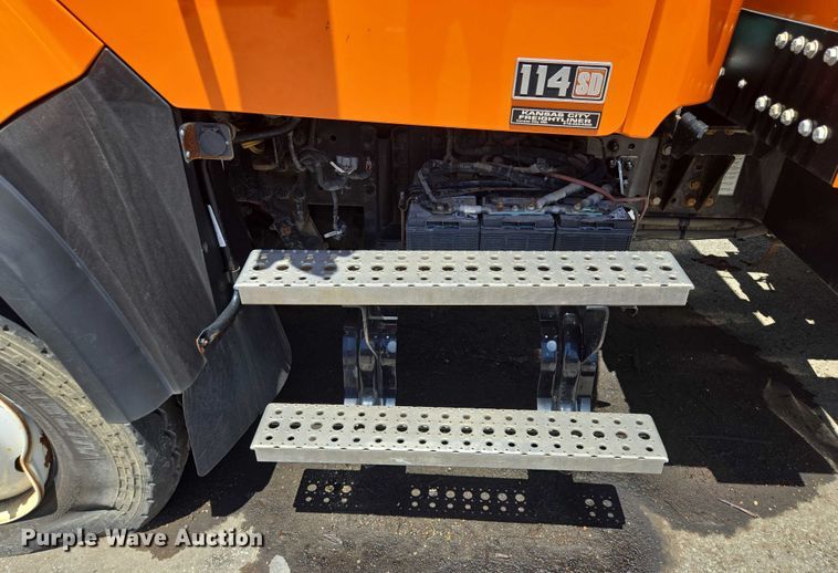 image for item DS4302 2019 Freightliner 114SD dump truck