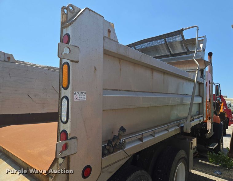 image for item DS4302 2019 Freightliner 114SD dump truck