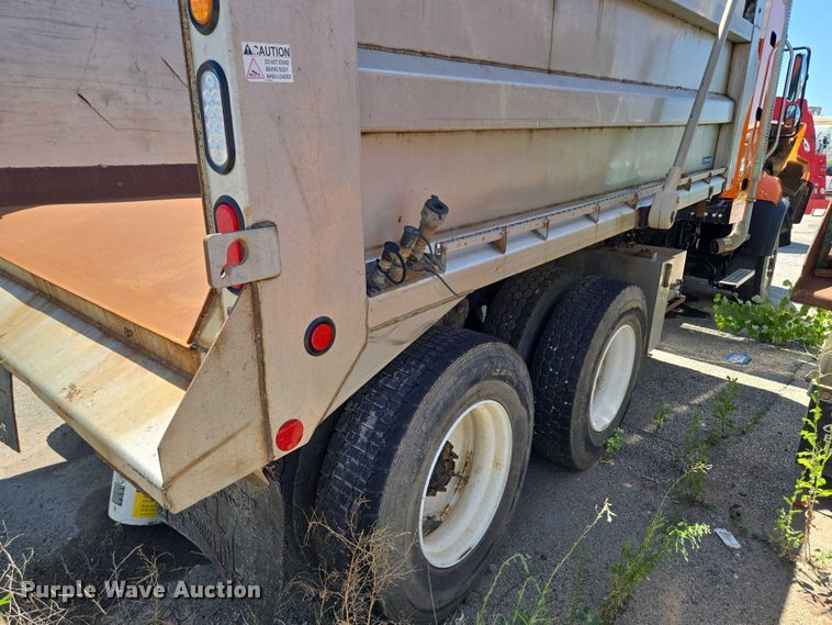 image for item DS4302 2019 Freightliner 114SD dump truck