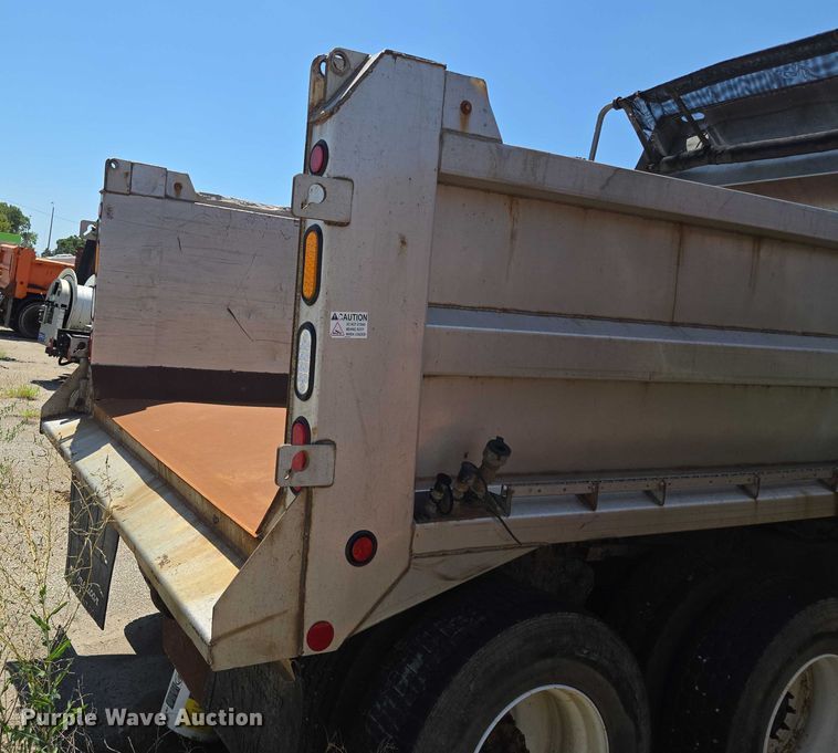 image for item DS4302 2019 Freightliner 114SD dump truck