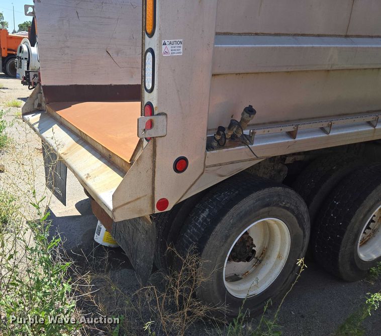 image for item DS4302 2019 Freightliner 114SD dump truck