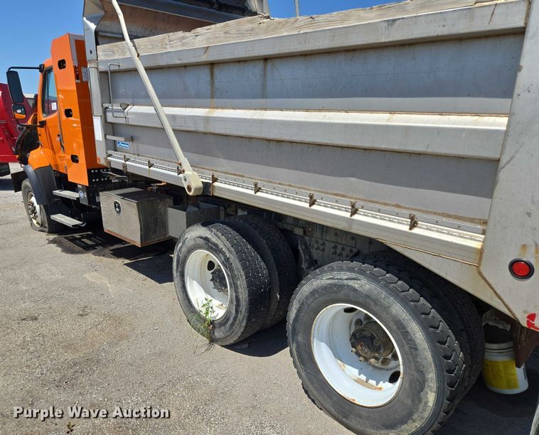 image for item DS4302 2019 Freightliner 114SD dump truck