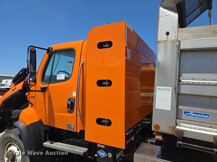 image for item DS4302 2019 Freightliner 114SD dump truck