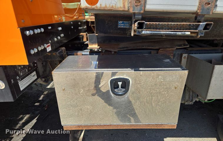 image for item DS4302 2019 Freightliner 114SD dump truck