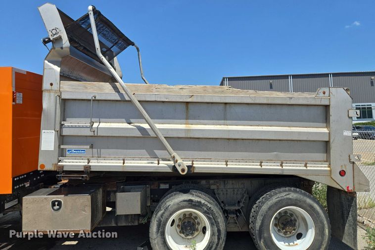image for item DS4302 2019 Freightliner 114SD dump truck