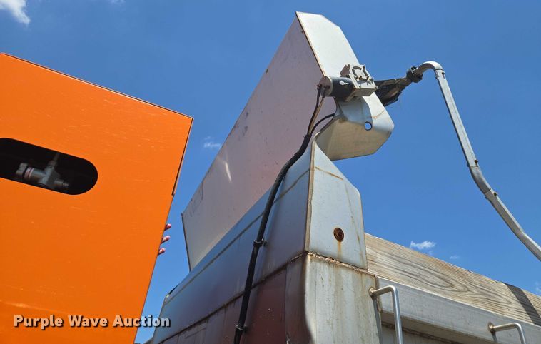 image for item DS4302 2019 Freightliner 114SD dump truck