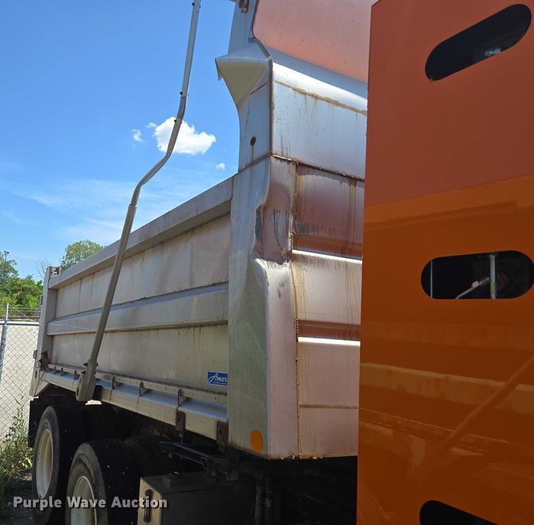 image for item DS4302 2019 Freightliner 114SD dump truck