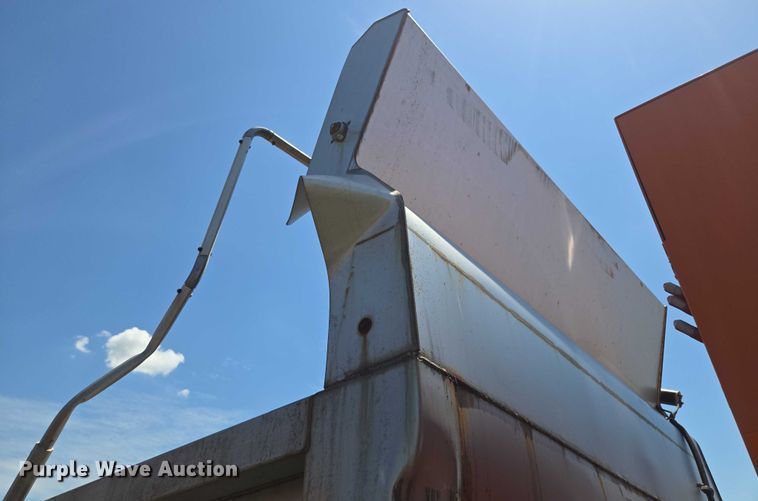 image for item DS4302 2019 Freightliner 114SD dump truck