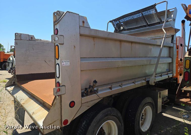 image for item DS4302 2019 Freightliner 114SD dump truck