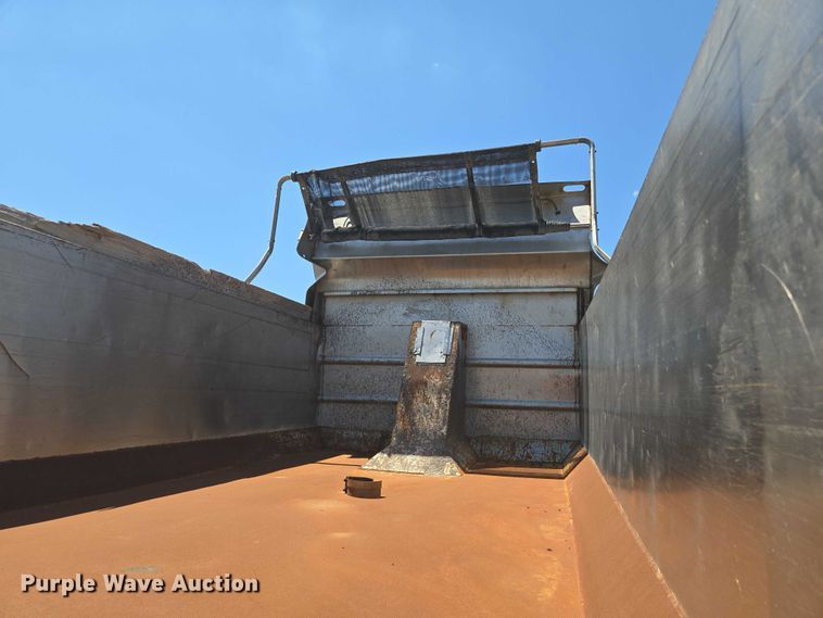 image for item DS4302 2019 Freightliner 114SD dump truck