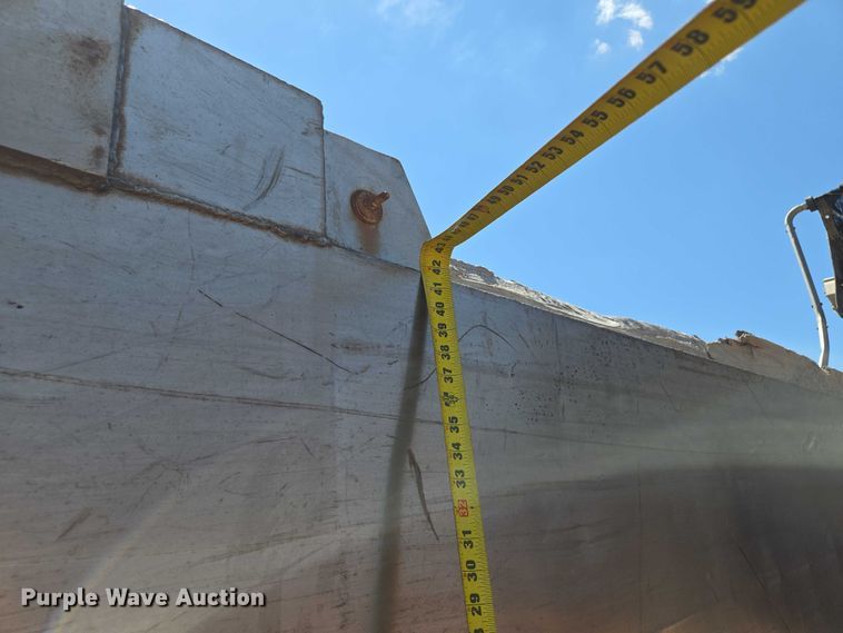 image for item DS4302 2019 Freightliner 114SD dump truck