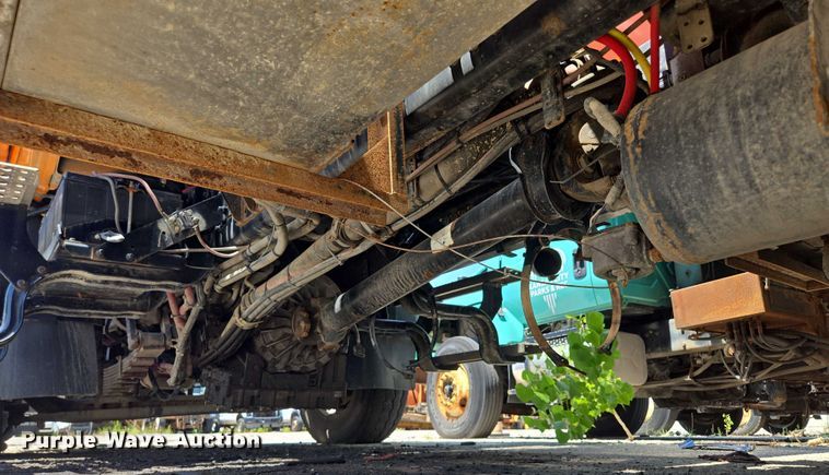 image for item DS4302 2019 Freightliner 114SD dump truck