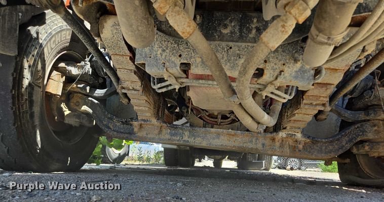 image for item DS4302 2019 Freightliner 114SD dump truck