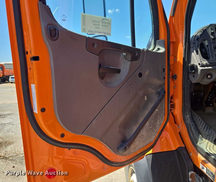 image for item DS4302 2019 Freightliner 114SD dump truck