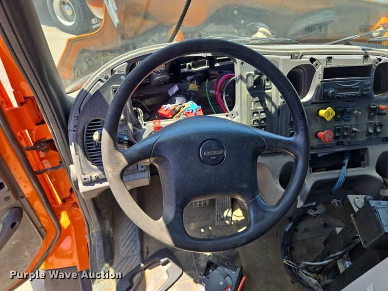 image for item DS4302 2019 Freightliner 114SD dump truck