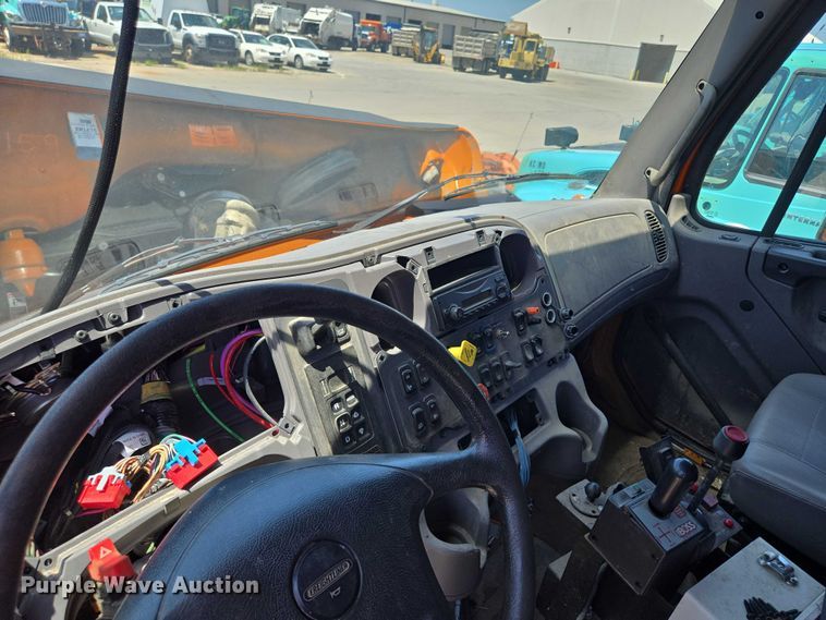 image for item DS4302 2019 Freightliner 114SD dump truck