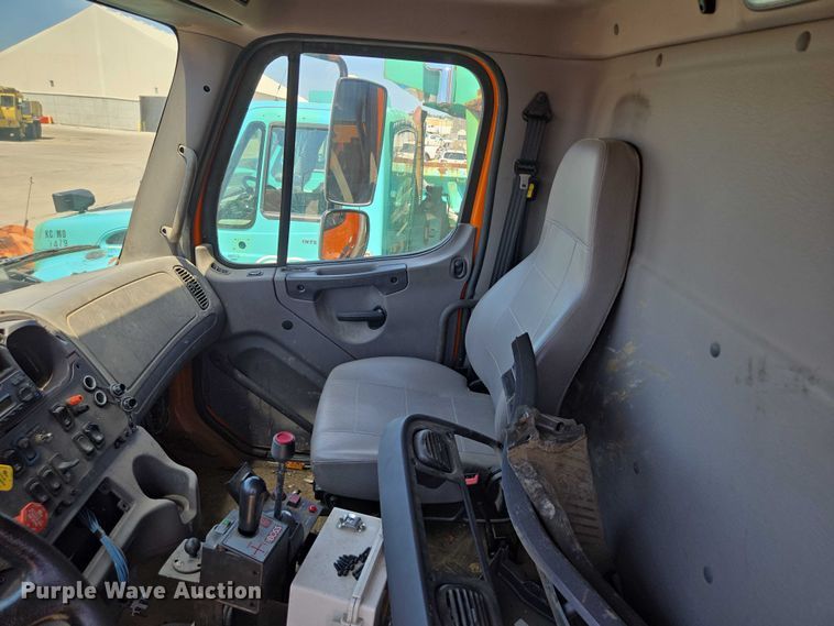 image for item DS4302 2019 Freightliner 114SD dump truck