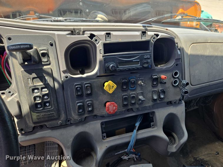 image for item DS4302 2019 Freightliner 114SD dump truck