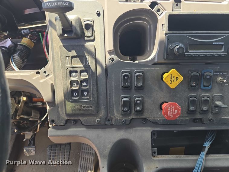 image for item DS4302 2019 Freightliner 114SD dump truck