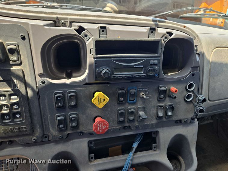 image for item DS4302 2019 Freightliner 114SD dump truck