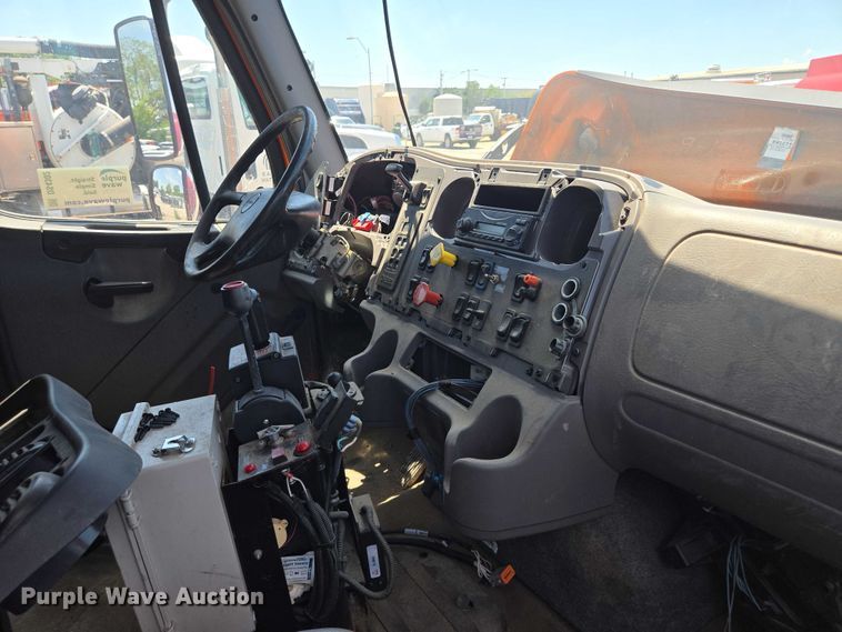 image for item DS4302 2019 Freightliner 114SD dump truck