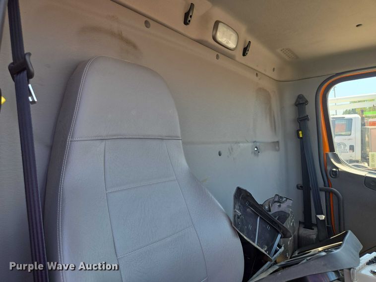 image for item DS4302 2019 Freightliner 114SD dump truck