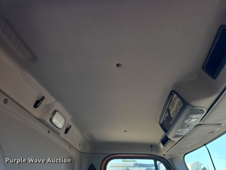 image for item DS4302 2019 Freightliner 114SD dump truck