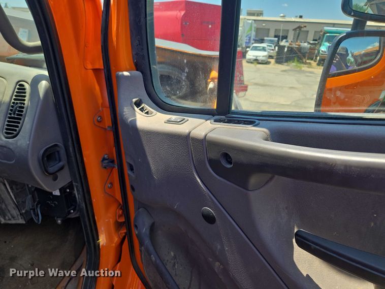 image for item DS4302 2019 Freightliner 114SD dump truck