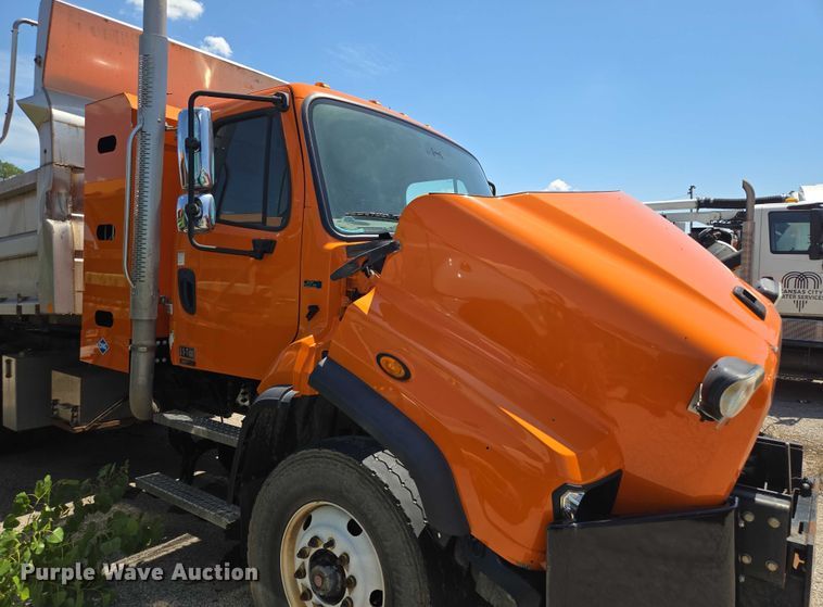 image for item DS4302 2019 Freightliner 114SD dump truck