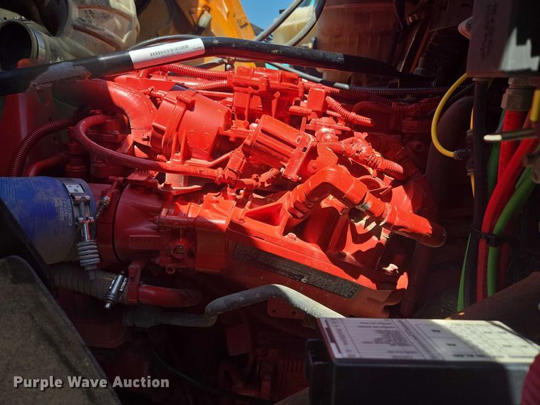 image for item DS4302 2019 Freightliner 114SD dump truck